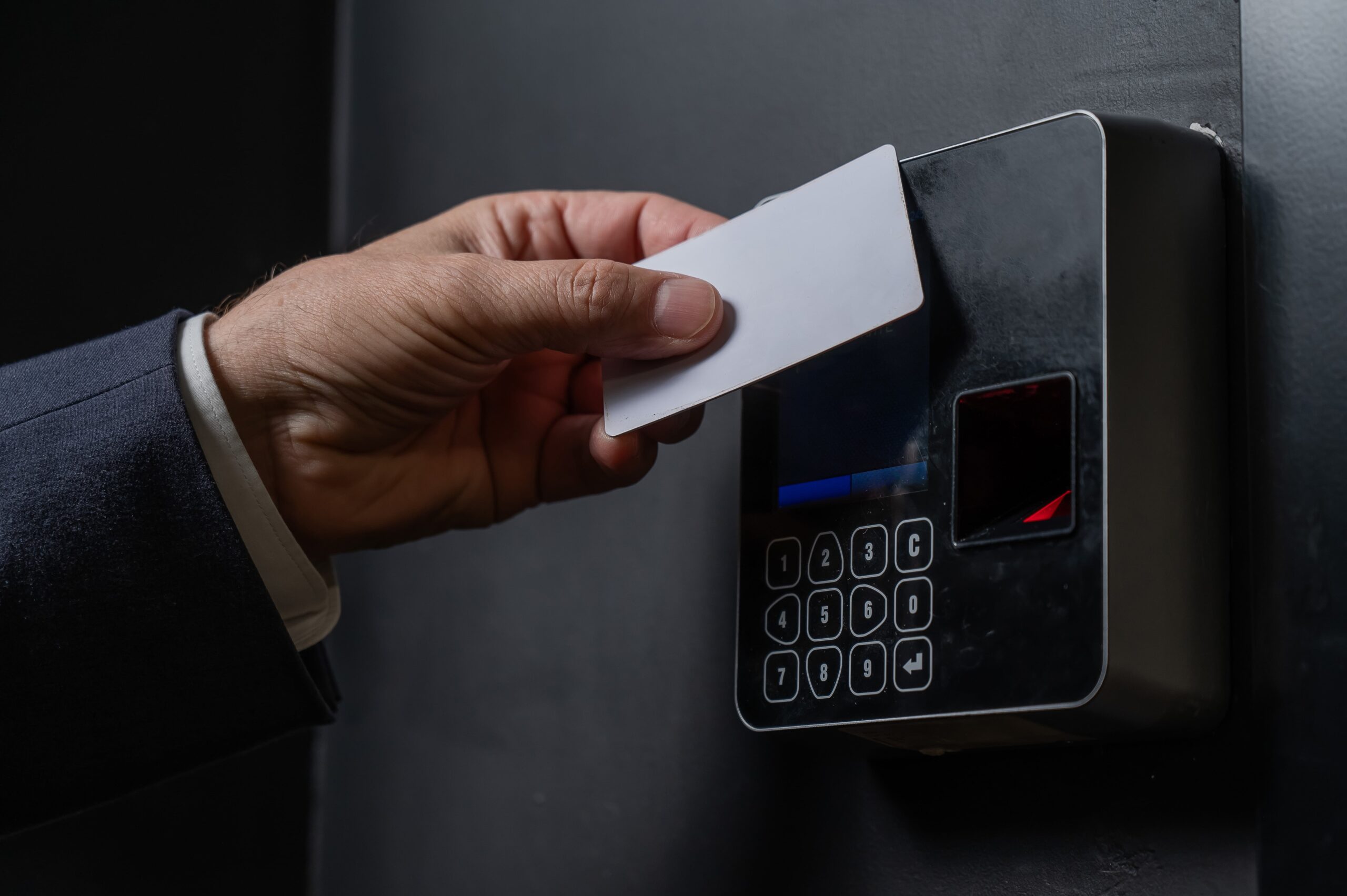 Biometric Access Control vs Keycard Systems: Which Is Right for Your Business? 🔒