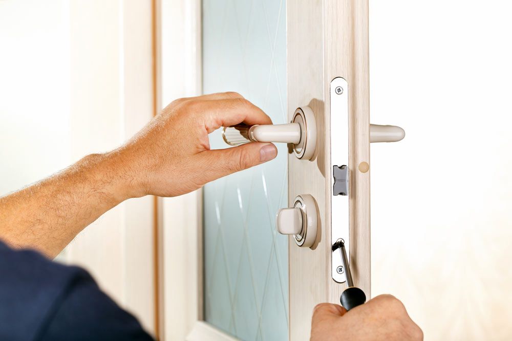 What to Do After a Break-In: Locksmith’s Immediate Steps 🚪🔒